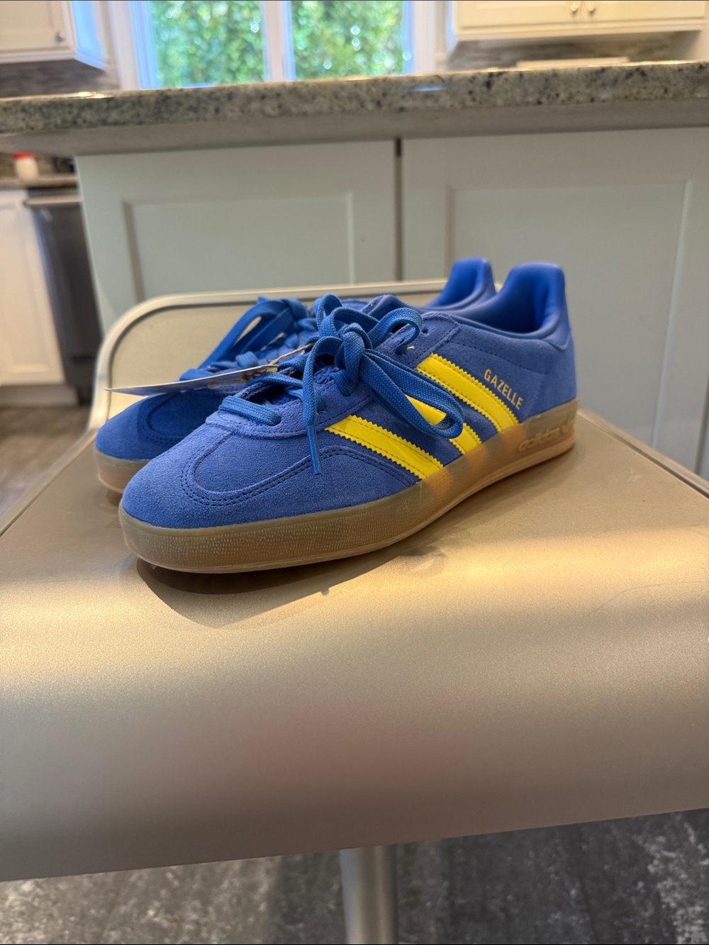 NWT adidas Gazelle indoor Blue Suede Sneakers with Yellow Stripes no box